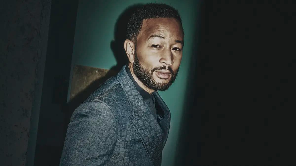 Джон Ледженд (Площадь Регистан (Самарканд, Узбекистан))