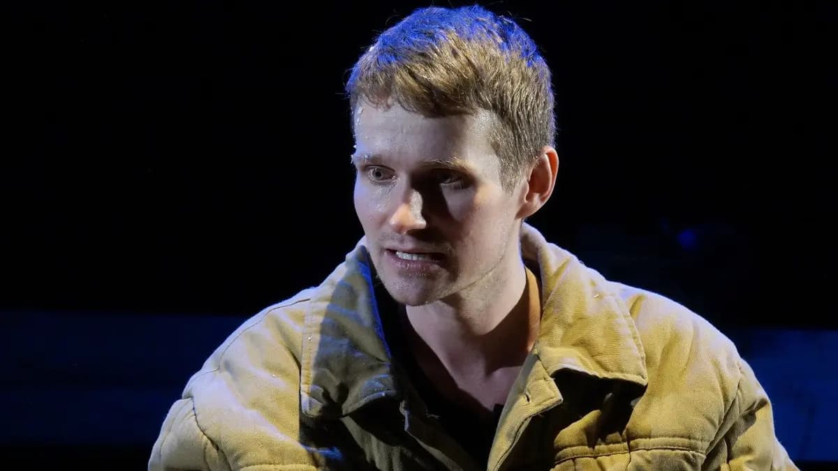 Три сюжета для небольшого спектакля (Свердловский театр драмы)