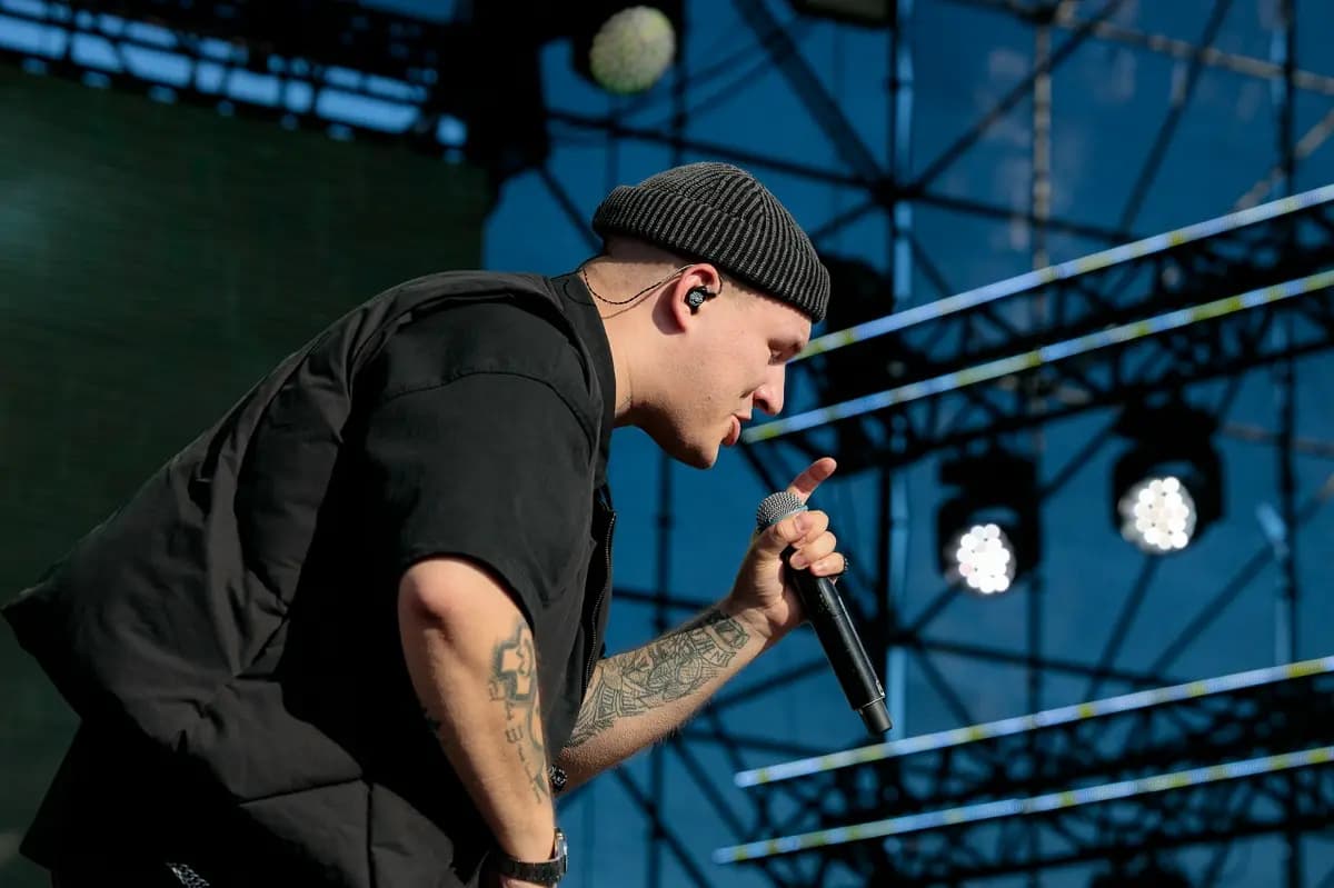 Hollyflame (Sgt. Pepper’s Bar)