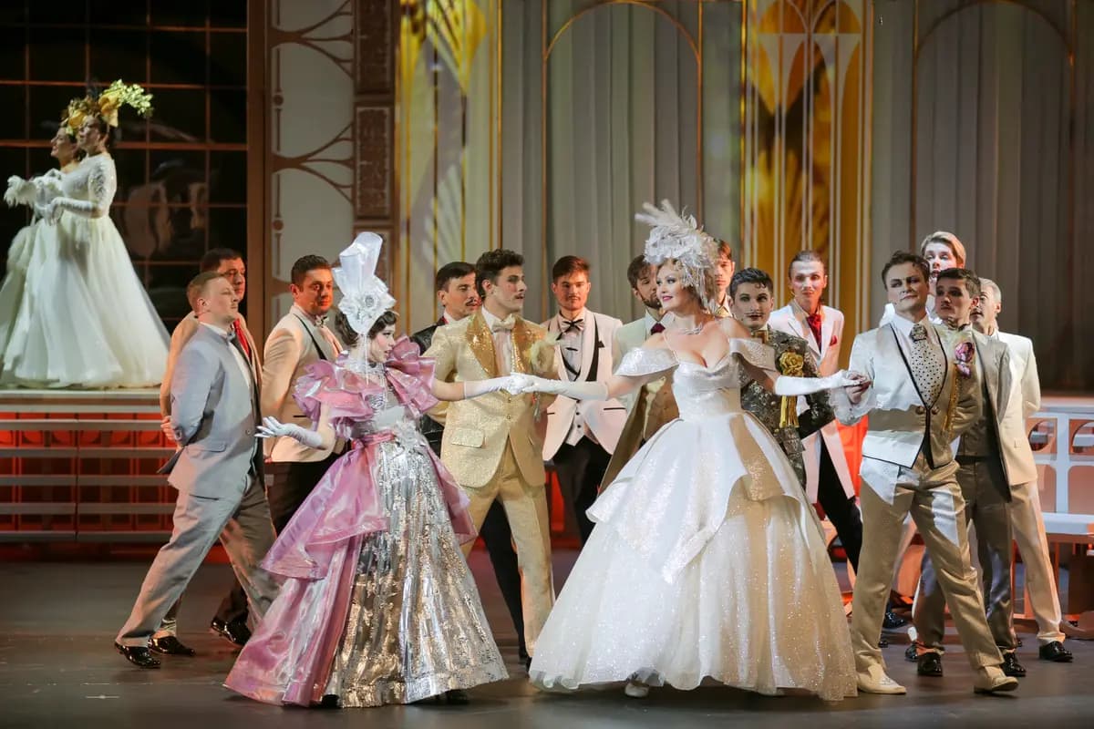 Весёлая вдова (Музыкальный театр)