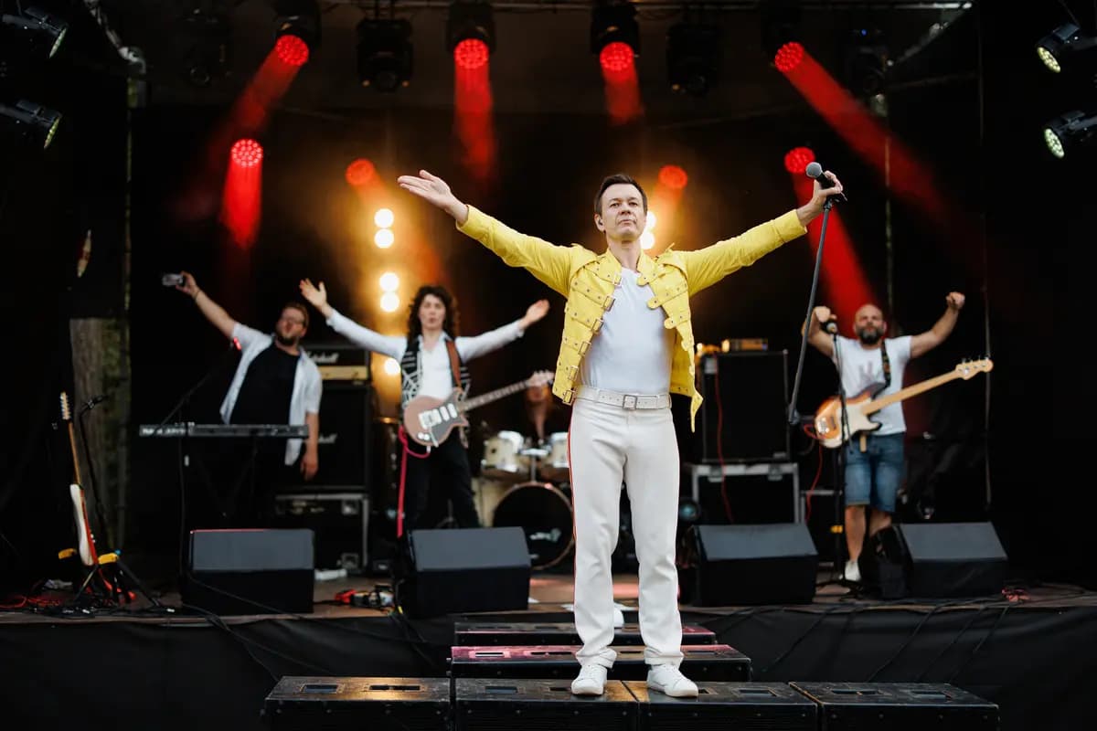 Classic Rock Legends Show. Queen Tribute Night (Rhythm & Blues Cafe)