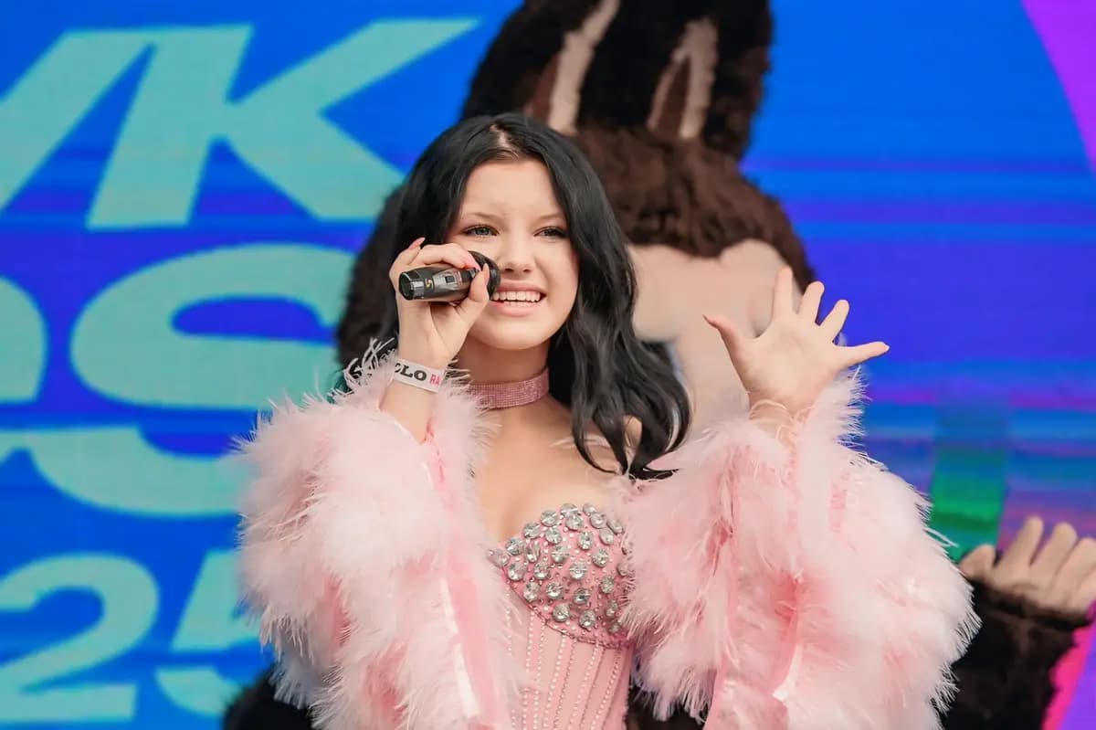 Violett (Aurora Concert Hall)