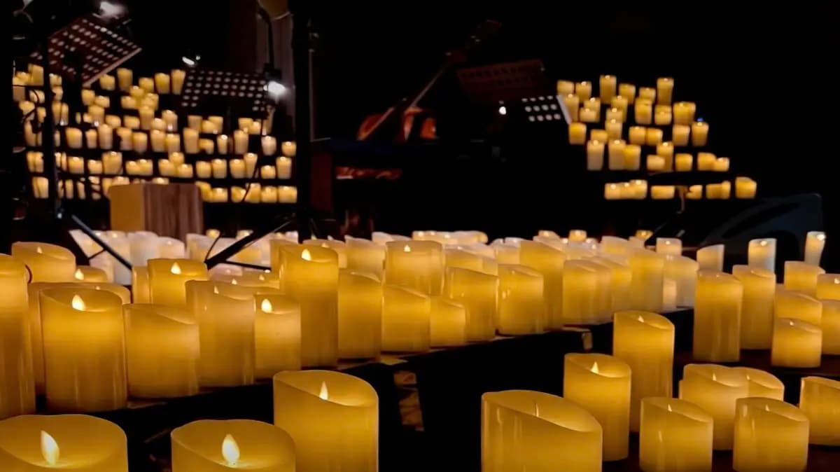 Симфонические рок-хиты в сиянии свечей (Городской дворец культуры)