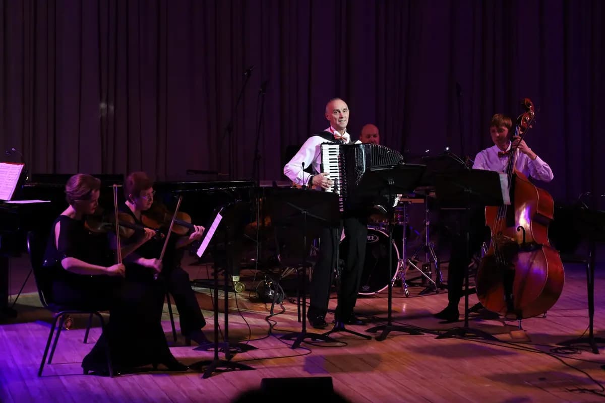 Ансамбль «Виртуозы Красноярска». Муаровое платье (Филармония)