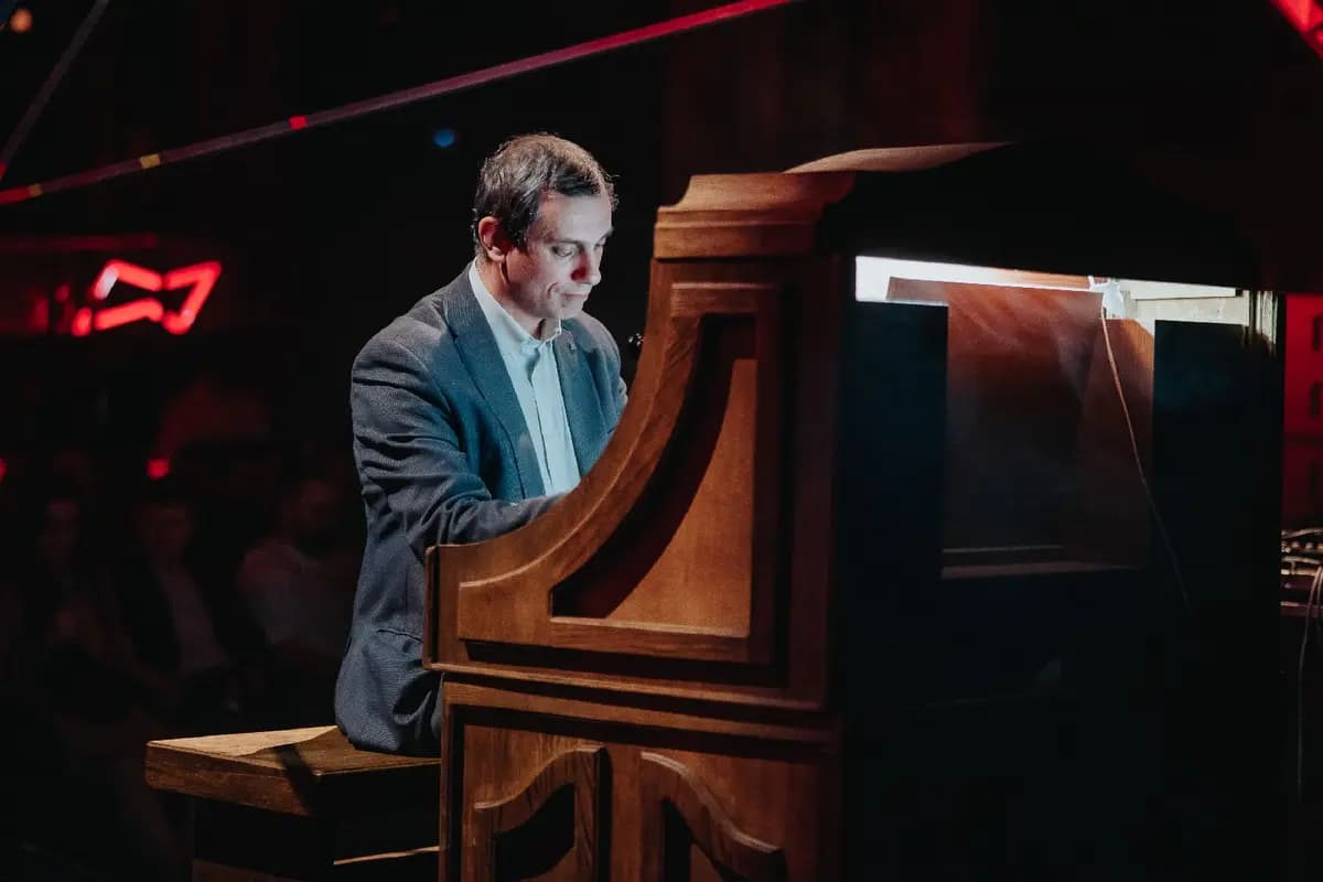 Неоклассика на органе и арфе. Эйнауди, Тьерсен, Циммер (Галерея Ильи Глазунова)