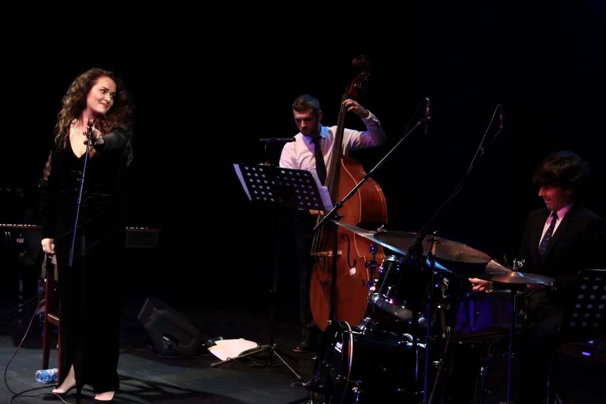 Посвящение легендам: От Синатры до Хьюстон (Концертный зал у Финляндского)