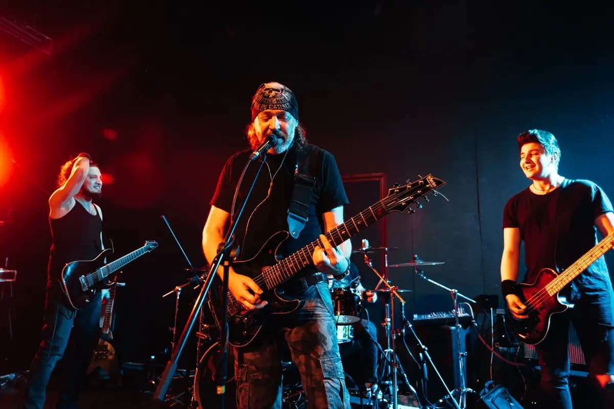 Монгол Шуудан (Концерт-холл «Кино»)