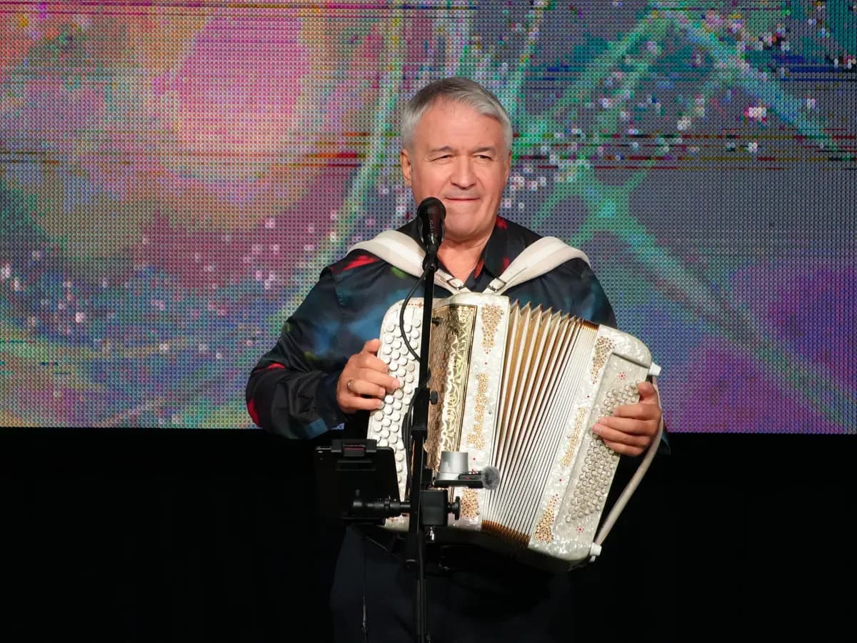 Валерий Сёмин (Дворец культуры «Нефтяник»)