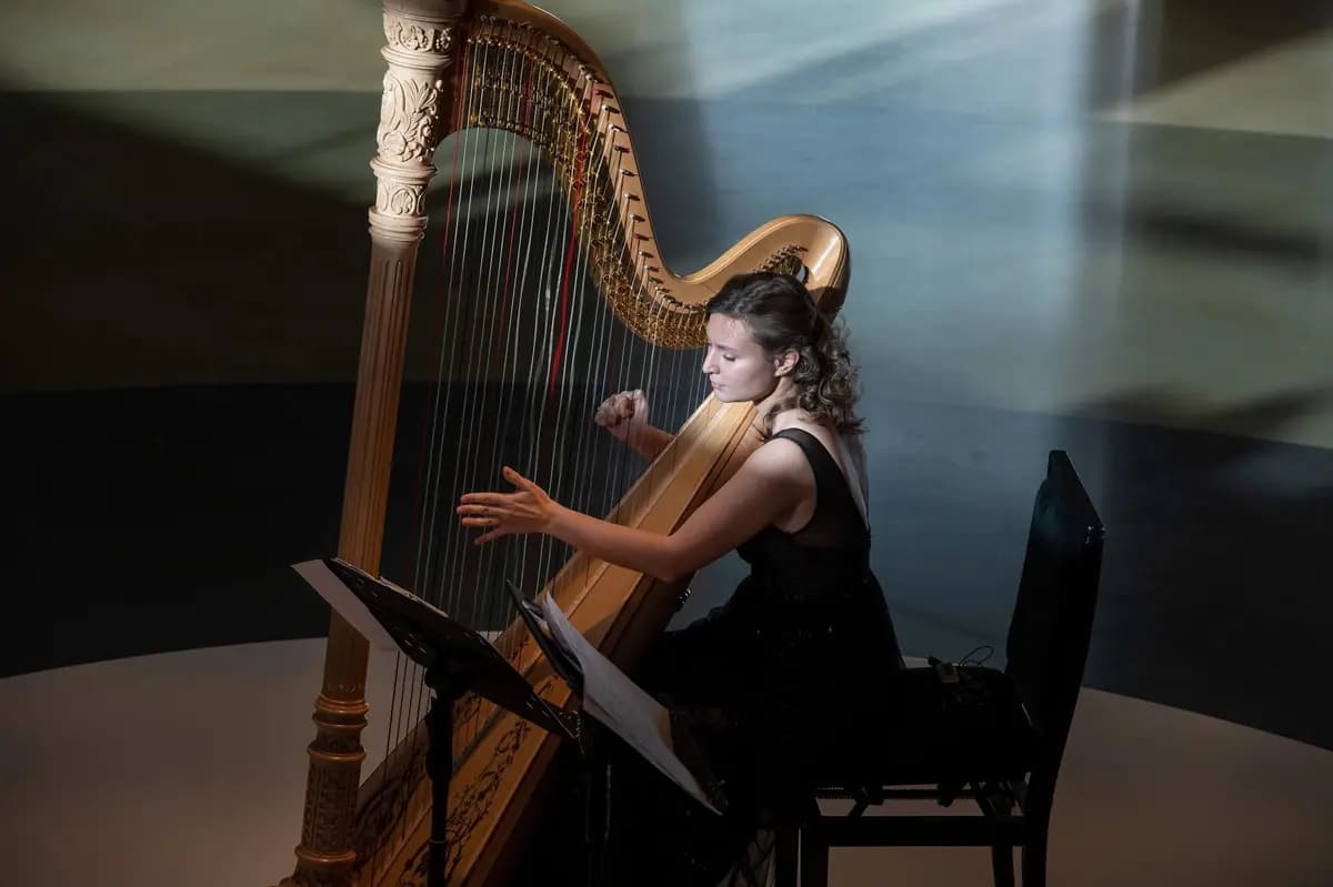 В созвучии с арфой (Филармония. Концертный зал им. Каца)