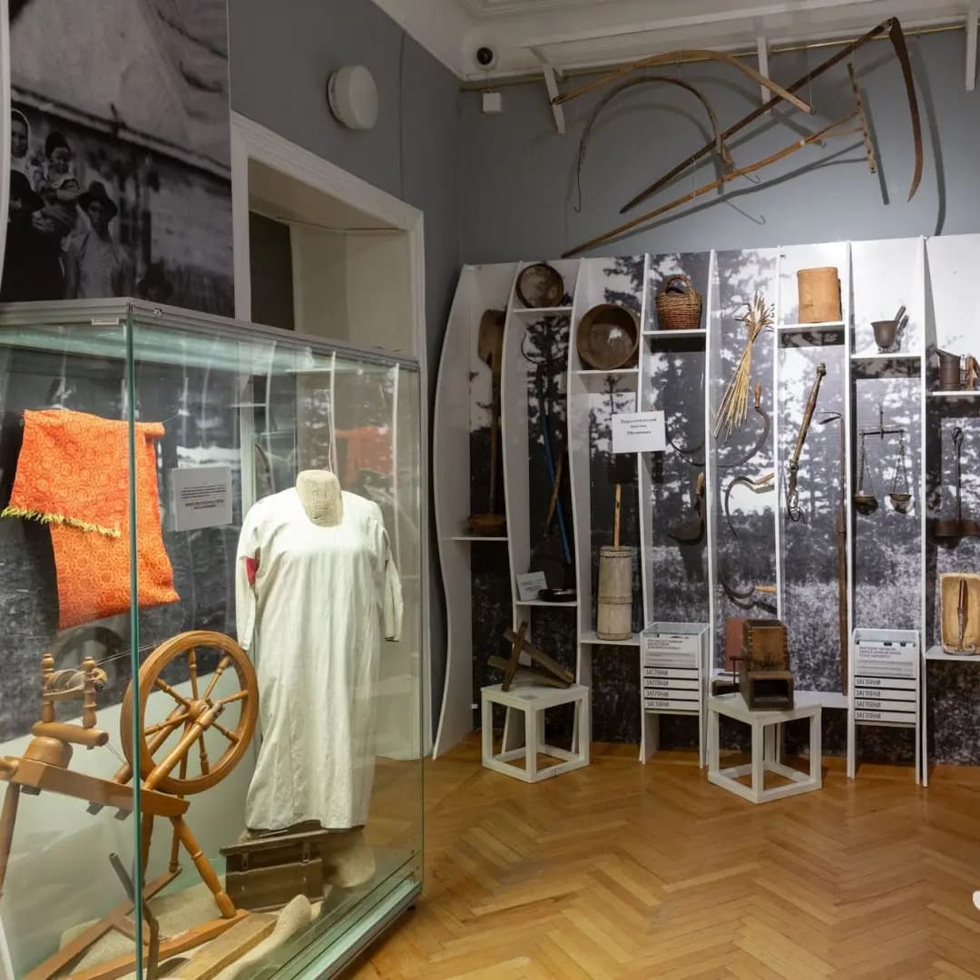 Временные фондовые выставки второго этажа в Томском краеведческом музее (Краеведческий музей им. Шатилова)