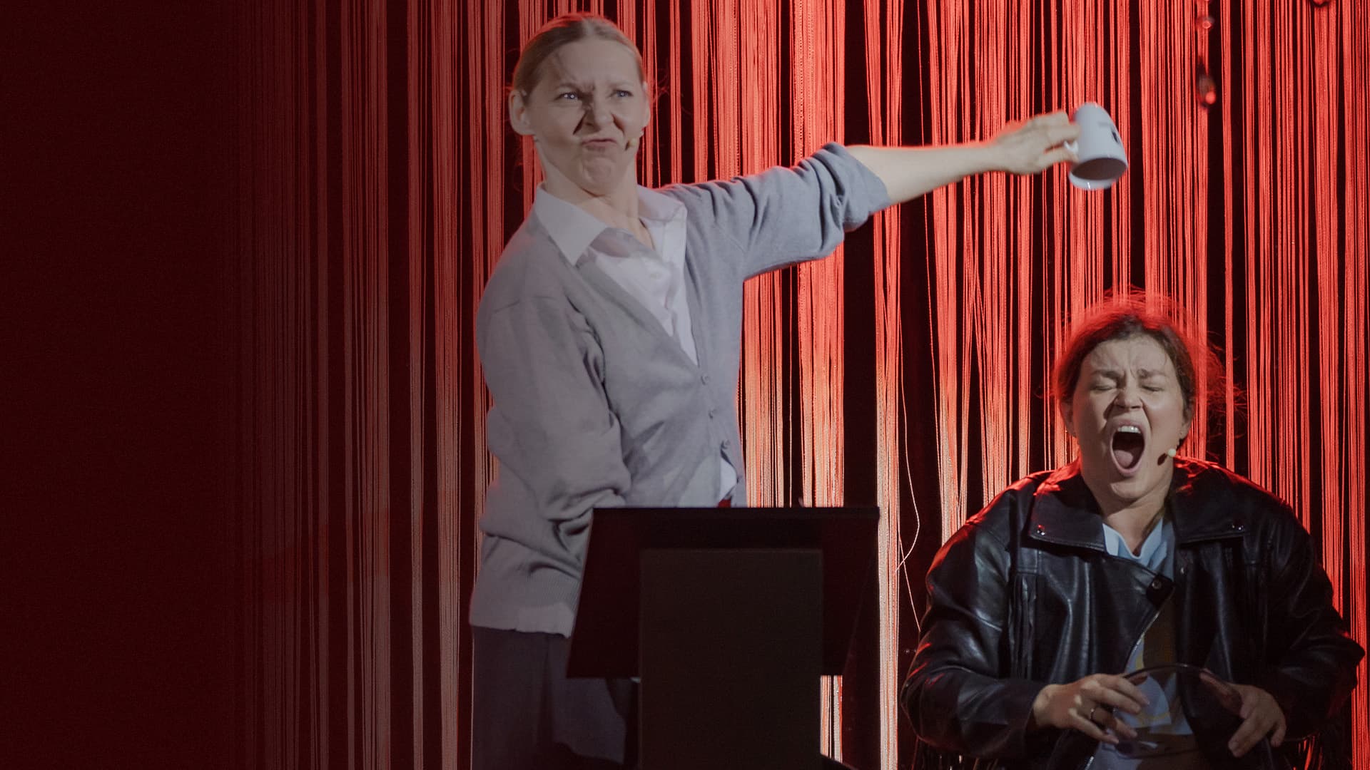 Хаос. Женщины на грани нервного срыва (Красная мельница)