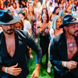 Финальная Латина на крыше на 800 человек: живая музыка и мощные хиты. Despacito, Macarena, Daddy Yankee - поем и танцуем вместе.