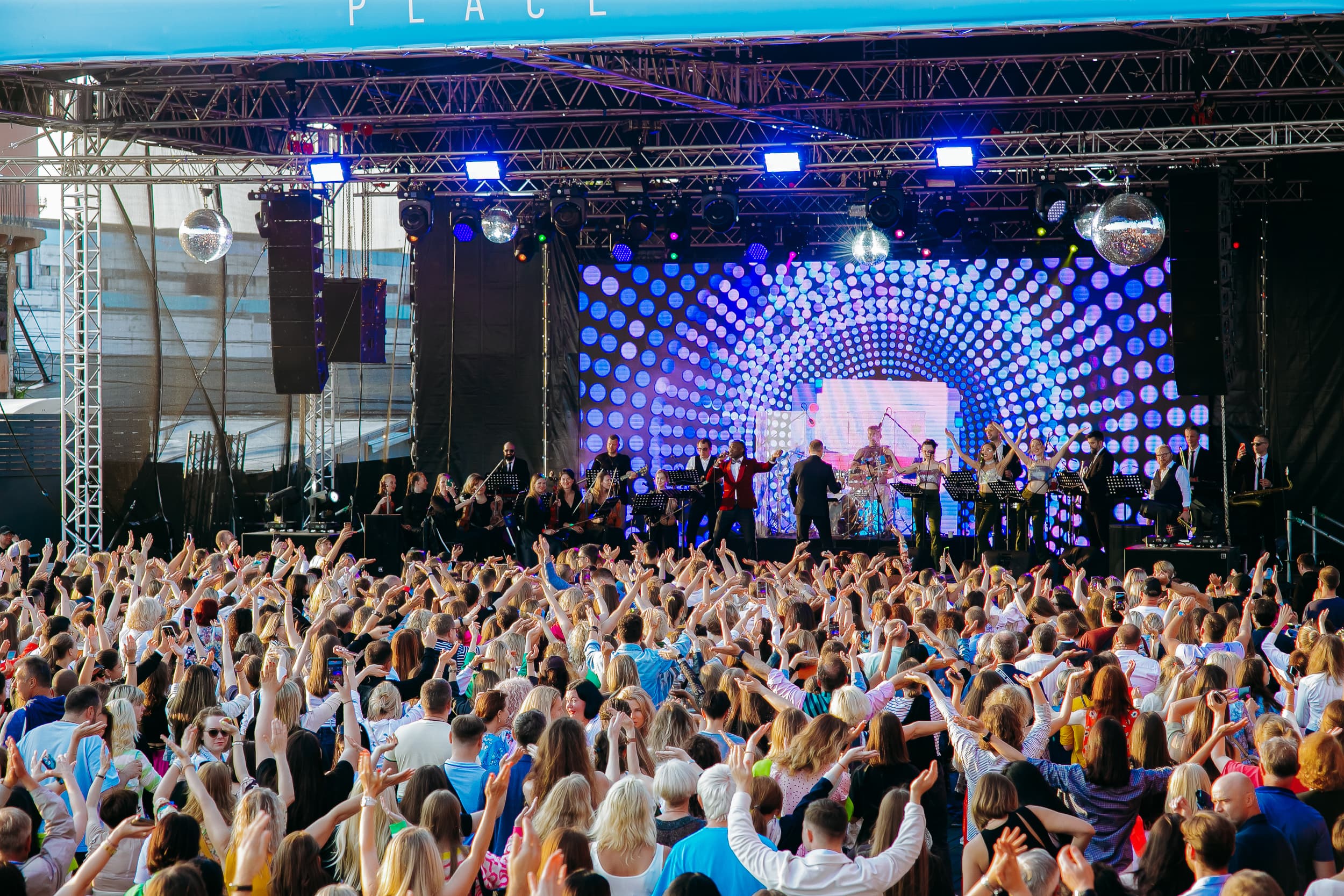 Диско на крыше с симфоническим оркестром. Olympic Orchestra