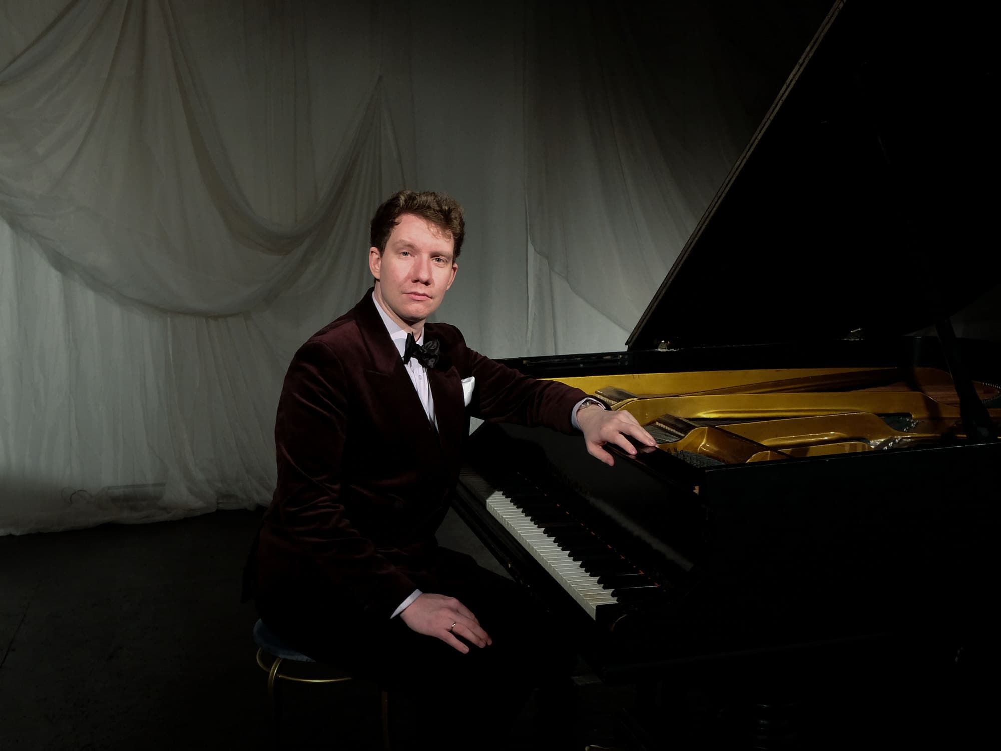 Вихри вальса Белых ночей. Виктор Николаев, фортепианный концерт