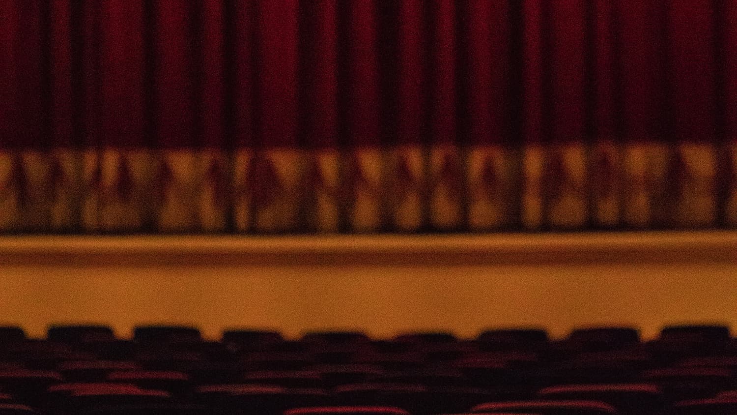 Алексей Кузнецов рассказывает, показывает, комментирует и музицирует