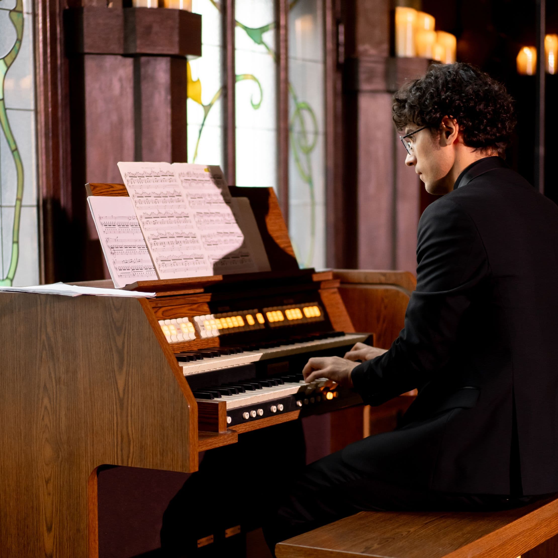 Утро в Особняке. Кофе, друзья, орган