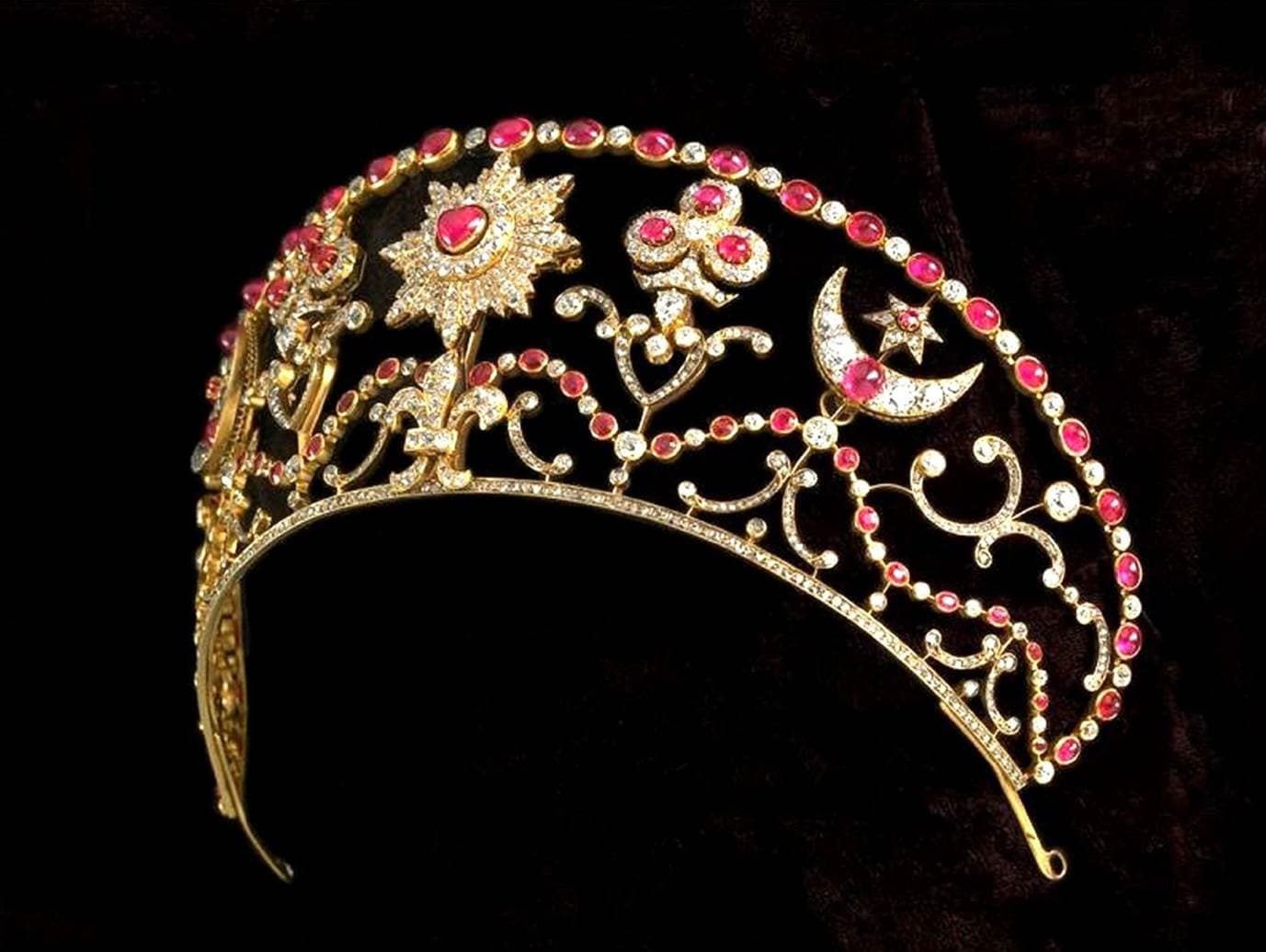 Лекция Марьяны Скуратовской. Тема: «Русские тиары»