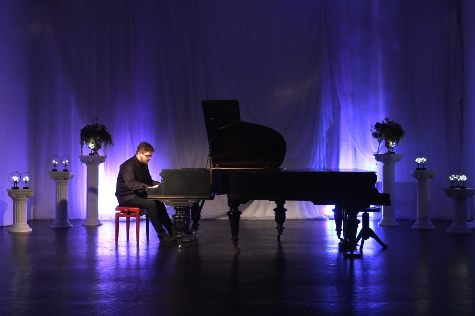 «Мистер до-диез минор» Антон Самсонов - фортепианный концерт