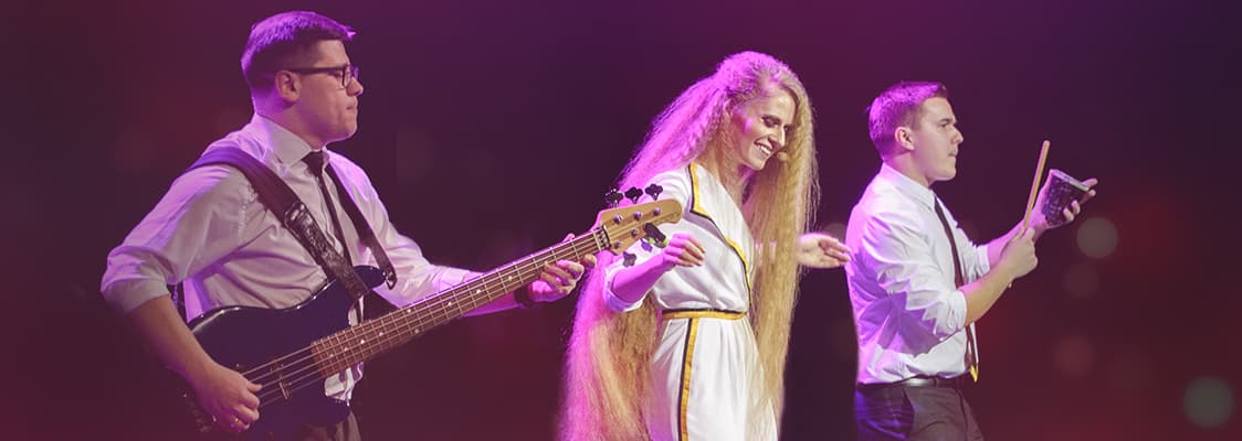 Elena Et Les Garçons: «7 языков весны»