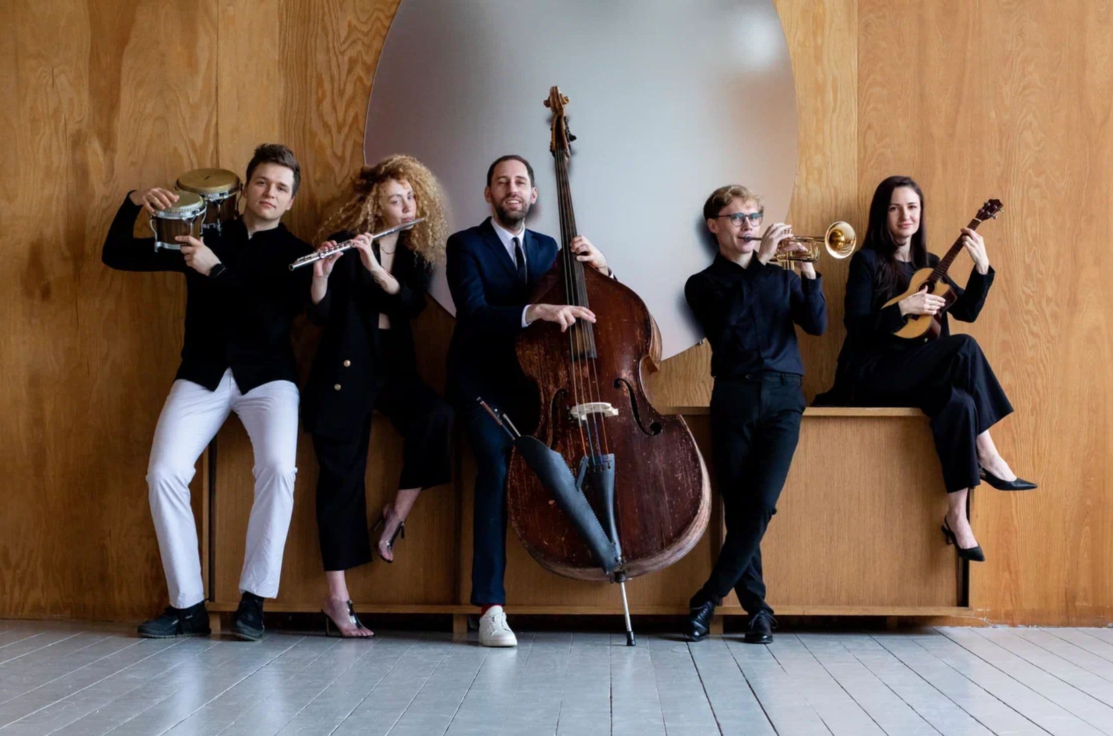 Amelie Quintet: хиты в ритме лета