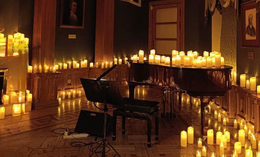 Эйнауди и Циммер: праздничный вечер при свечах