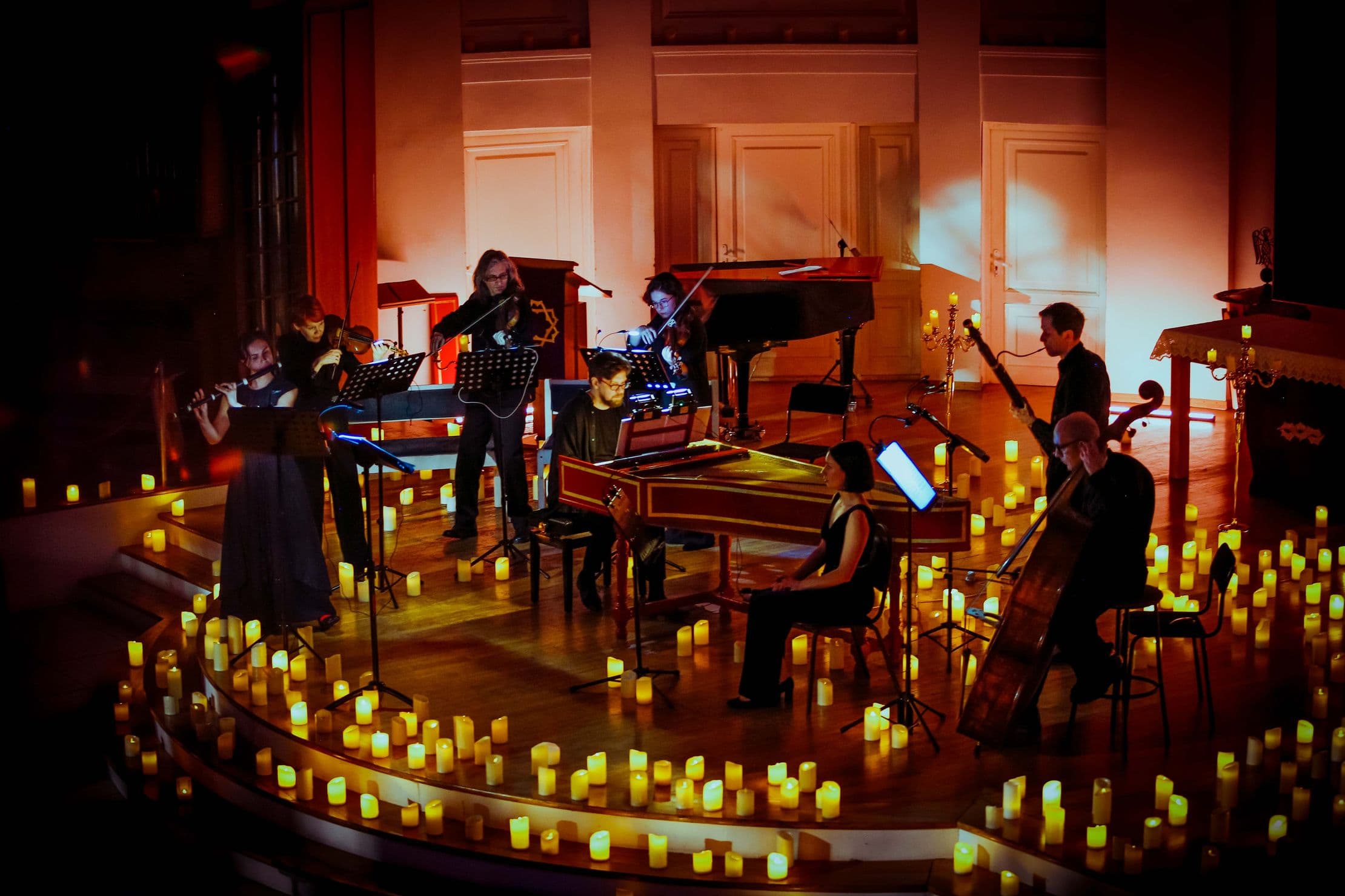 Орган при свечах