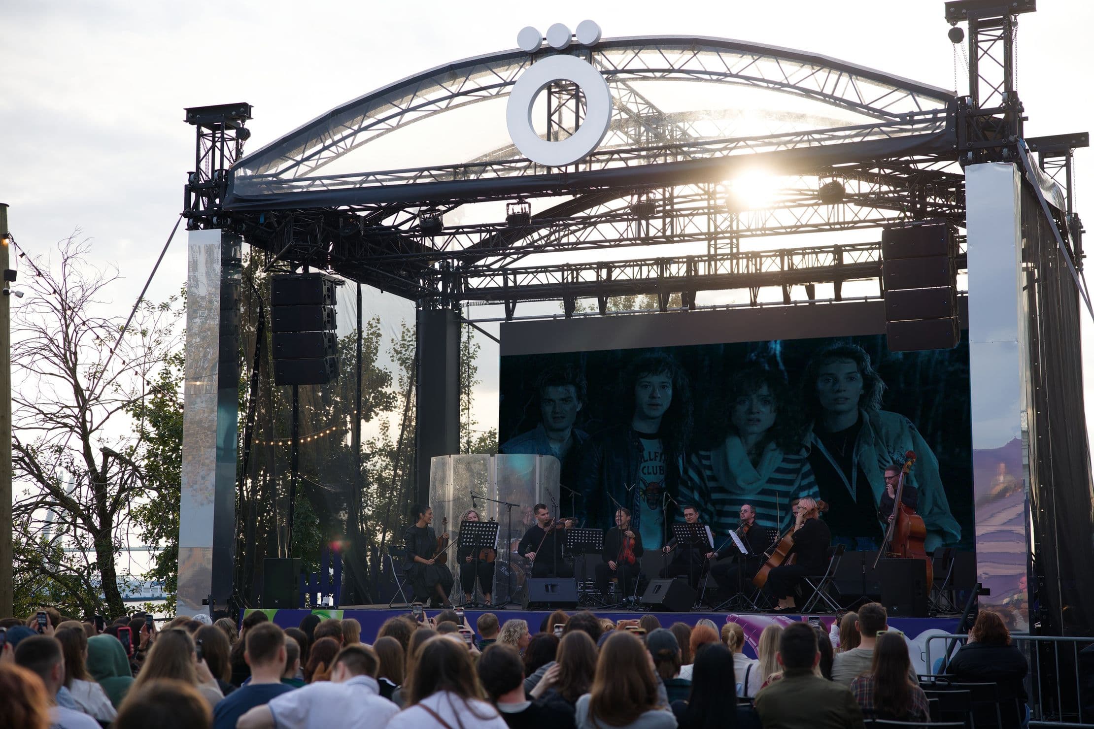 Симфония у моря «Очень странные дела»