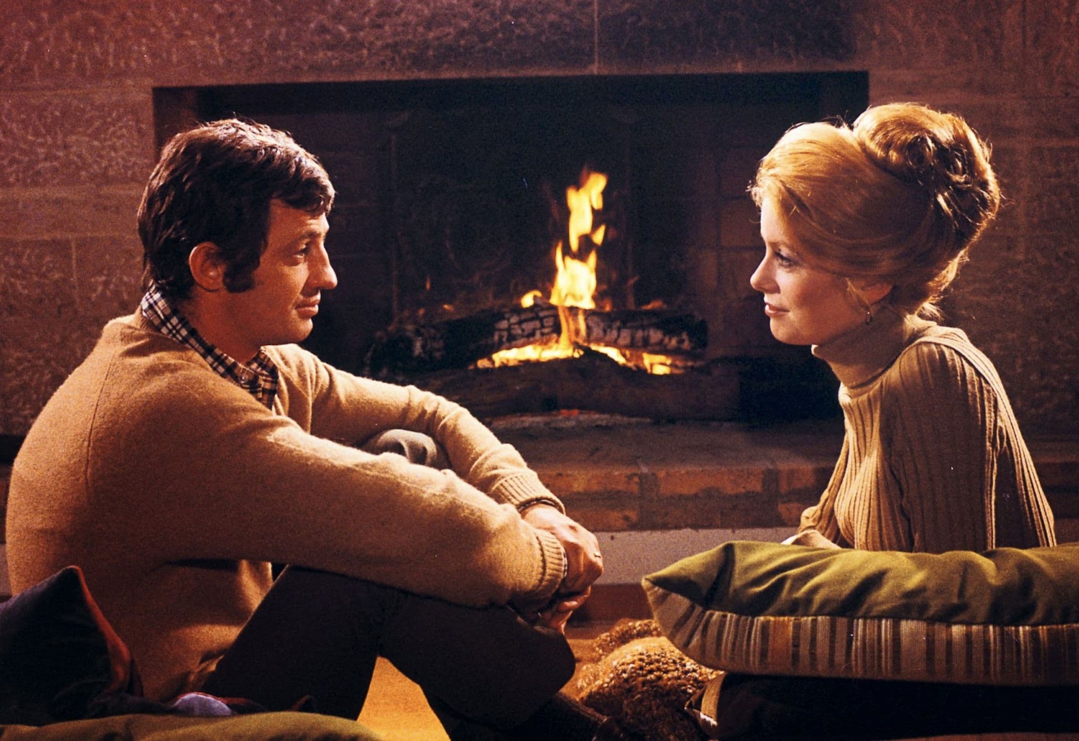 Киноклуб с Олегом Грозновым. Тема: «Легенды французского кино: Жан-Поль Бельмондо и Катрин Денёв»