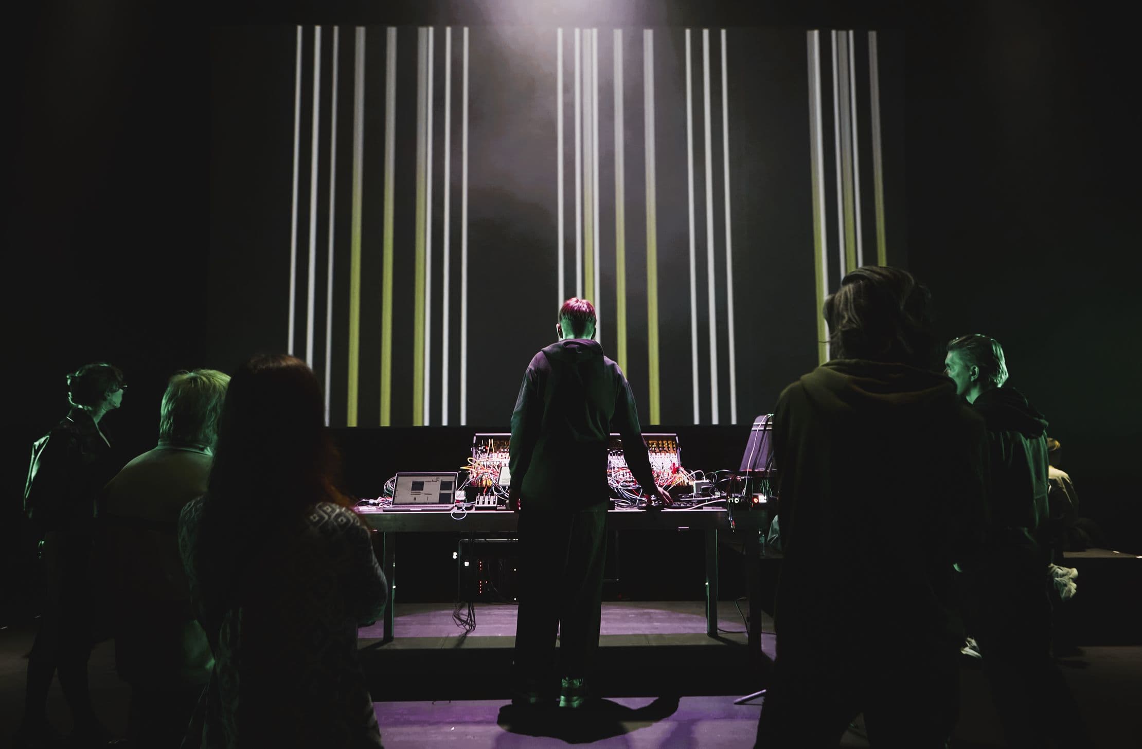 Новая XIII. Шумная комната. Хэппенинг в гараже