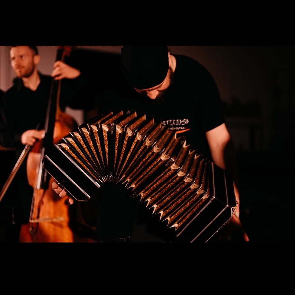 Лето в Буэнос-Айресе — время танго. Орган, бандонеон, скрипка и рояль при свечах