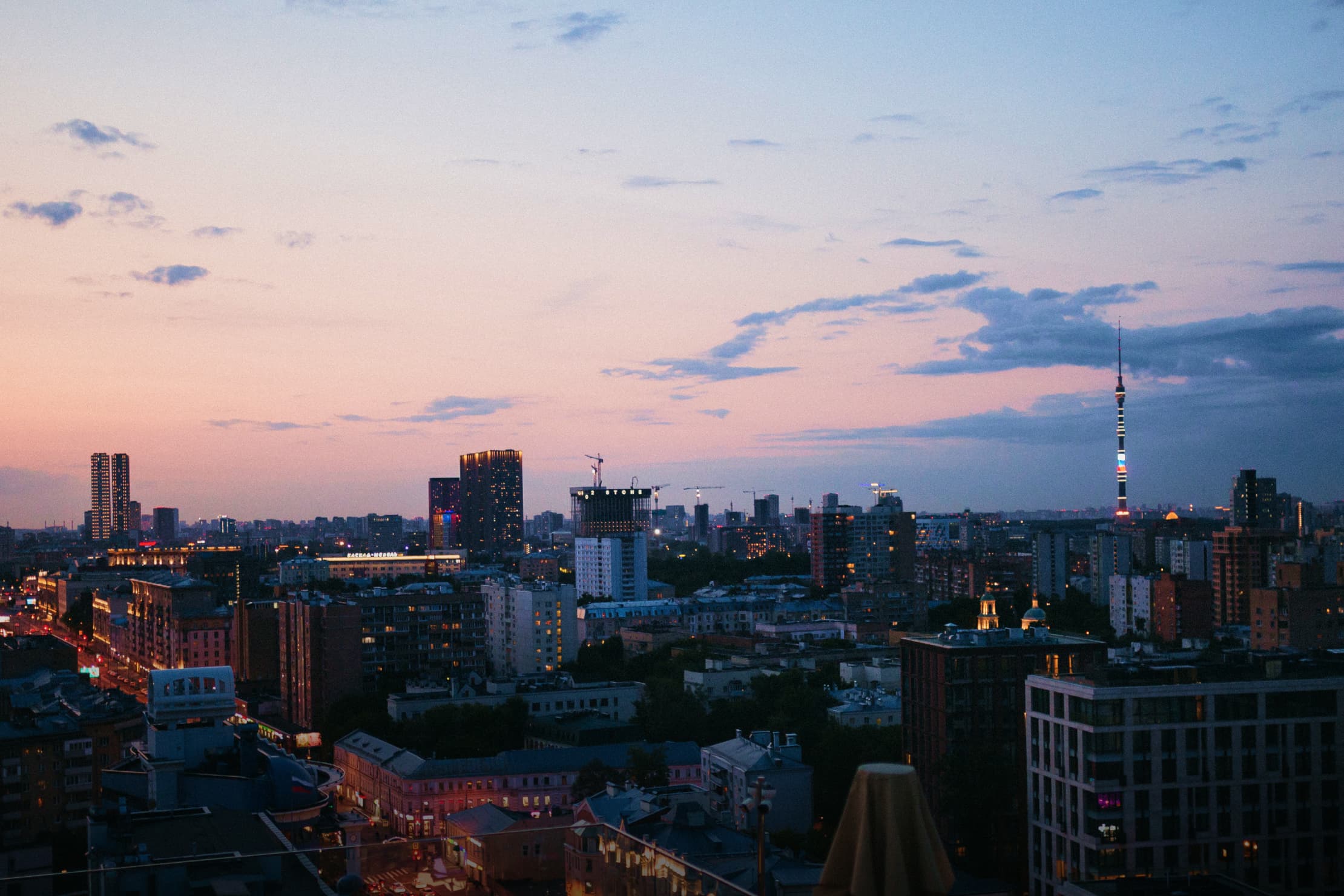 Встречаем рассвет на крыше над Москвой