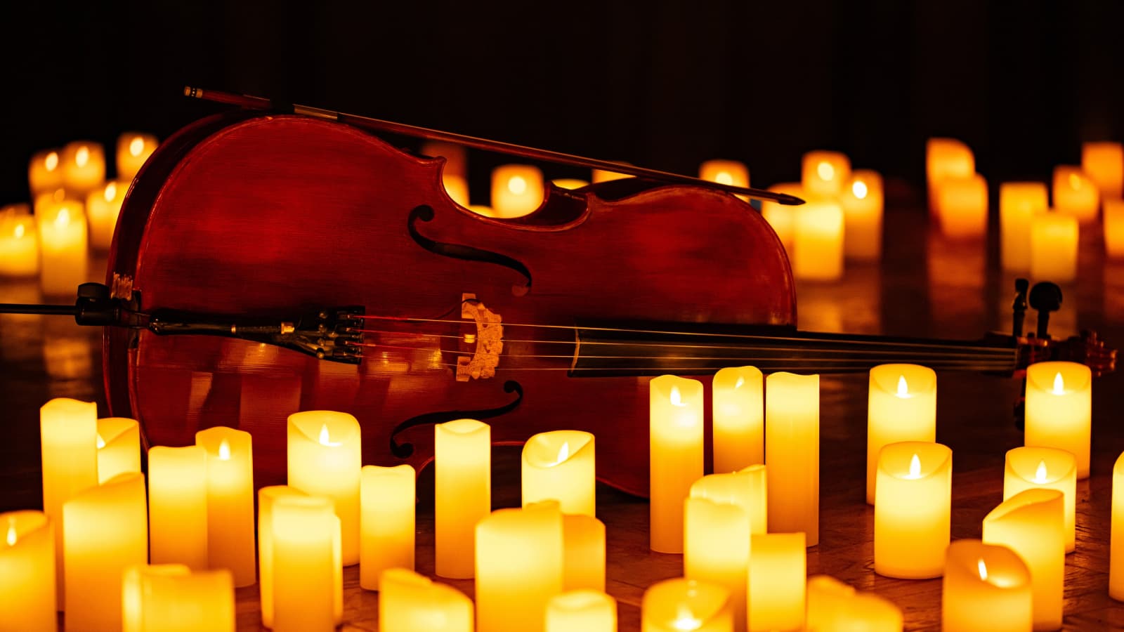 Стендап и музыка при свечах