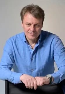 Андрей, вам не в театр. Вам на стадион