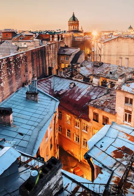 Must have Питера: панорама с высоты и дворы, парадные и коммуналка
