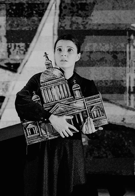 Осталась одна Таня