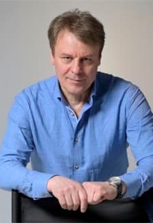 Андрей, вам не в театр. Вам на стадион