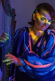 Арфа в темноте. Космический перформанс