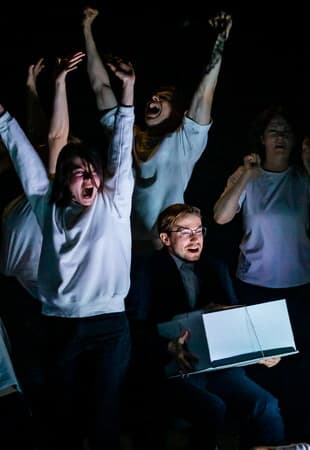 Мам, а кто это на фото?