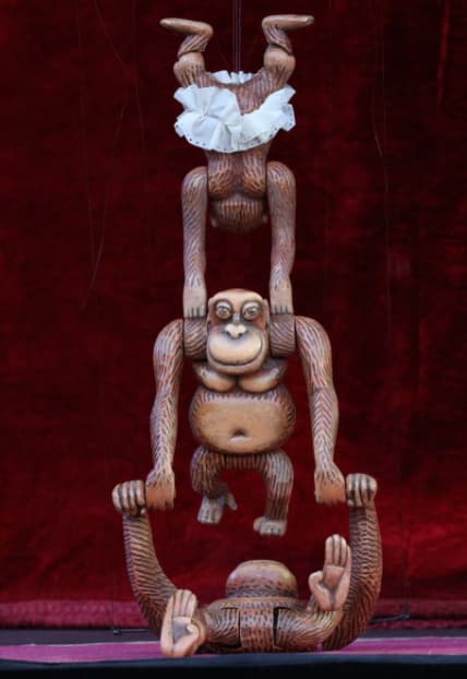 Цирк на нитях