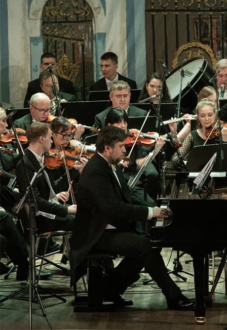 Концерт оркестра «Искусство музыки».« B.A.C.H. - D.S.C.H.». Солист Дмитрий Онищенко