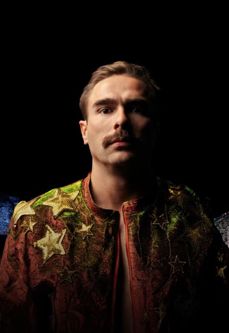 One Vision Band — рок-шоу, посвященное музыке Queen, в сопровождении симфонического оркестра