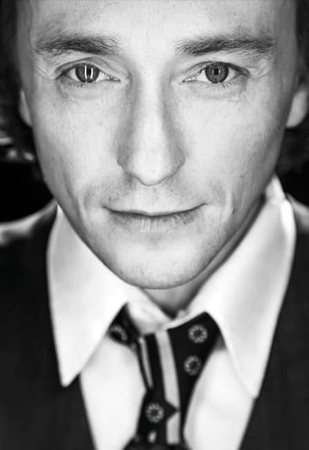 Народный Артист России Сергей Безруков в спектакле "ХУЛИГАН. Исповедь"