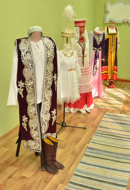 Многоцветие России. Выставка национальных костюмов