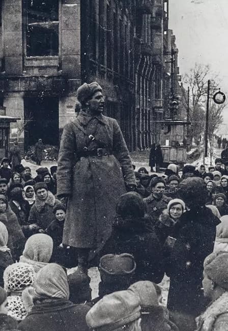Героев помним имена. Исторический час