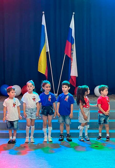 Россию песней славлю