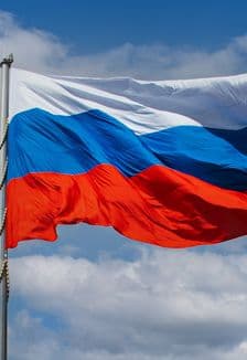 Гордо реет на страной флаг трёхцветный и родной: Час истории