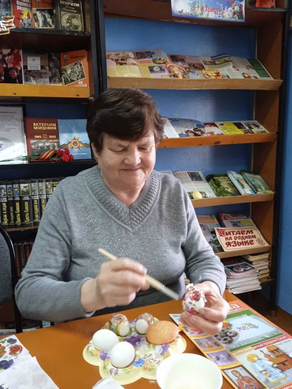 Под звон колоколов пасхальных