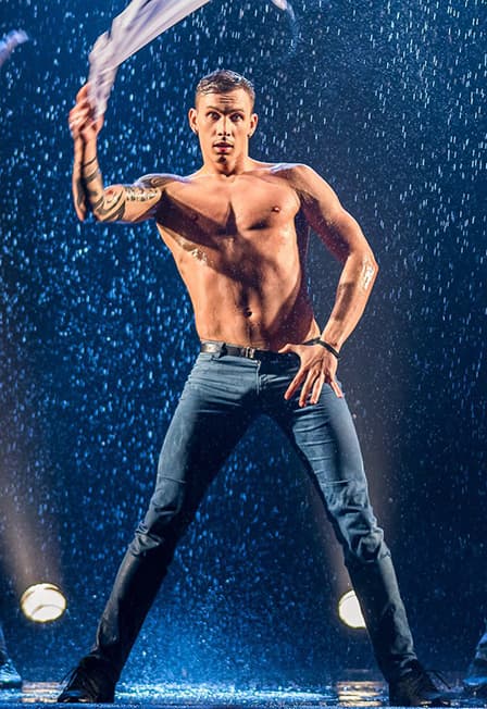 Шоу под дождём