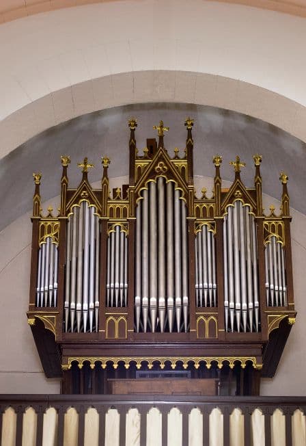 Орган и саксофон при свечах: топовые саундтреки и популярная классика