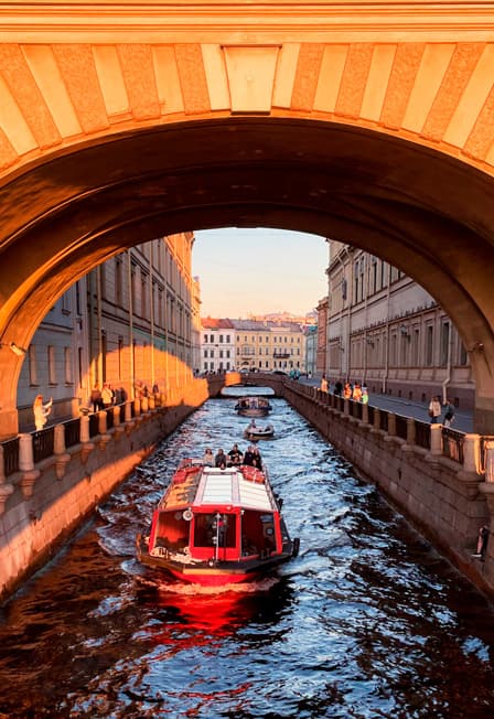 По Петербургу на теплоходе: каналы, мосты и Большая Нева